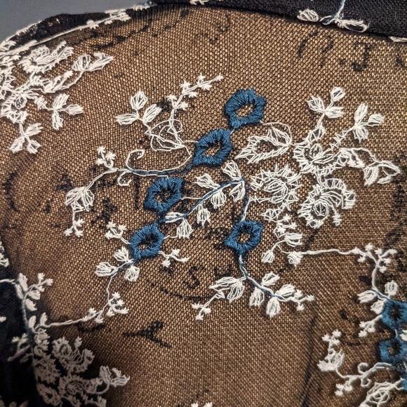 Speechless, Women's S, Black Sheer long sleeve blouse, with blue/white floral - Picture 5 of 7